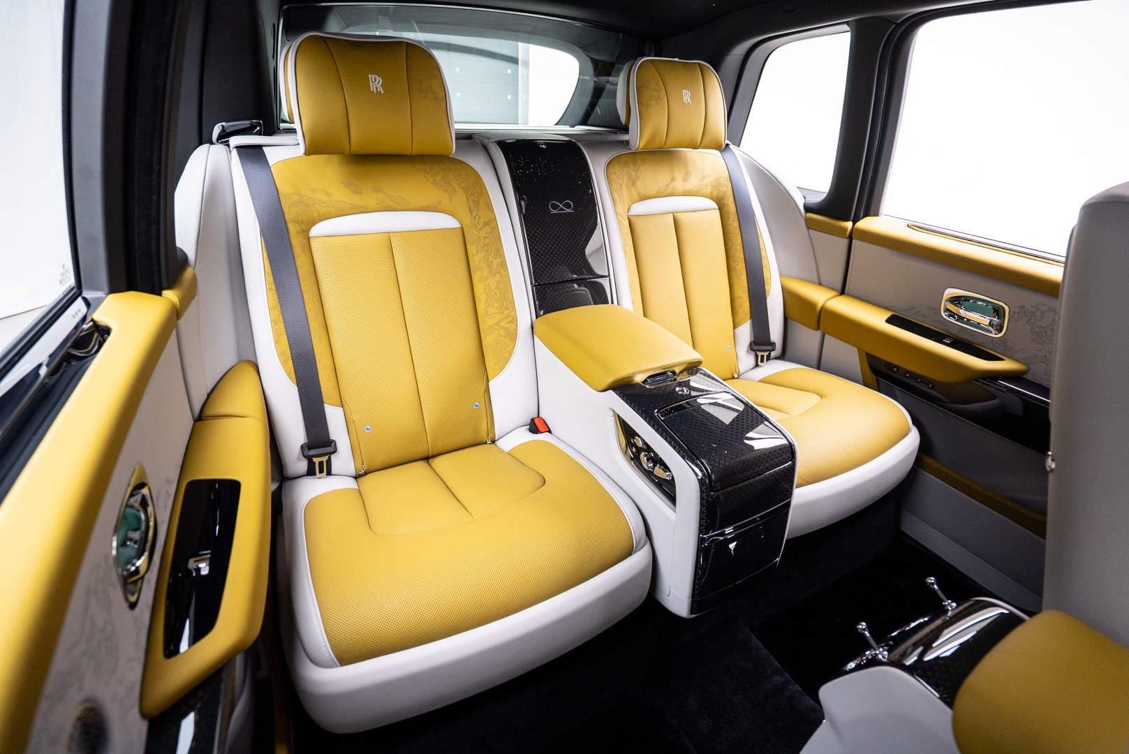 2026 ROLLS ROYCE CULLINAN |BLACK BADGE | GCC | MAIN DEALER WARRANTY SERVICE | BESPOKE AUDIO SYSTEM